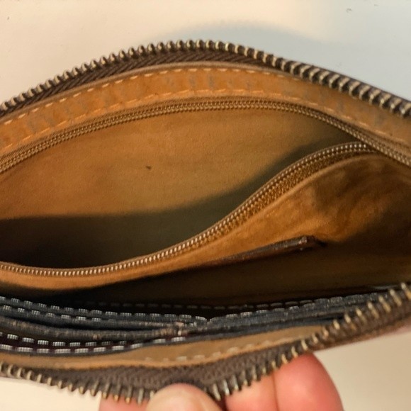 Patricia Nash Tooled Brown Leather Wristlet Spring Deboss - Picture 4 of 6